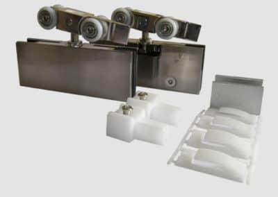 Set of rollers for suspended system for glass