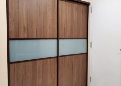 Portes de placard entrée avec effet bois et verre