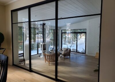 Transparent glass wall partition