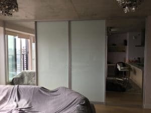 portes coulissantes separateurs avec verre blanc et miroirs